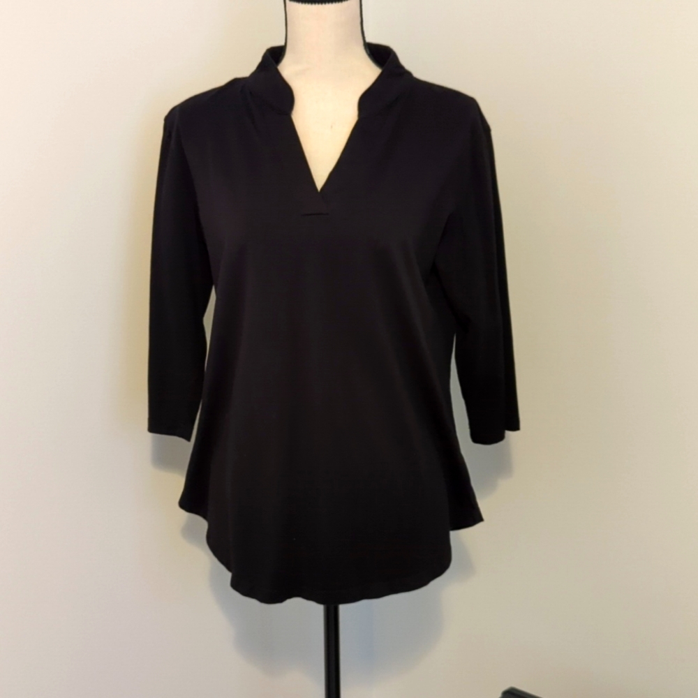 Black quarter sleeve blouse with v neckline size large